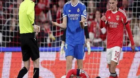 “若台海冲突升级，解放军击沉美航母，美或将导弹对准中国”