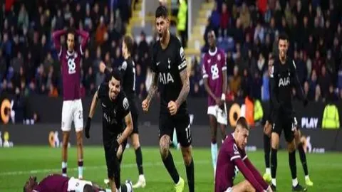 “阿森纳积分榜落后榜首8分，利物浦可乘胜追击扩大领先”