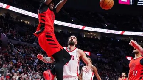 那不勒斯门将卡普里莱受米兰亚特兰大青睐